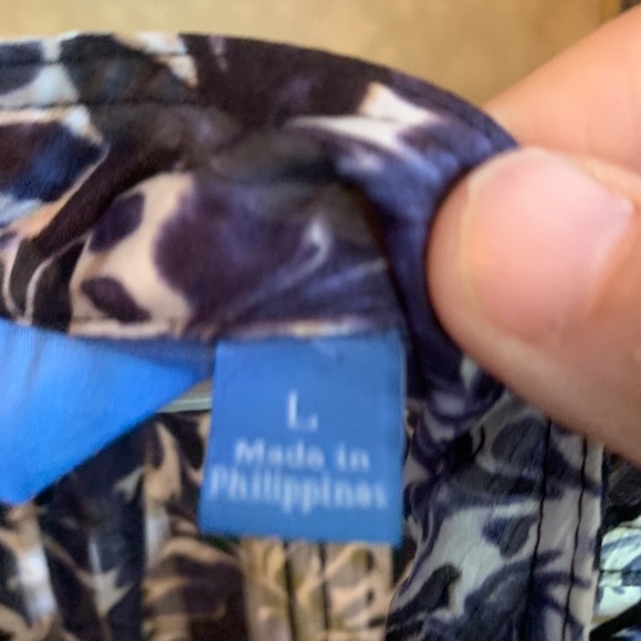 Simply Vera by Vera Wang sheer front snap blouse. Worn once. Excellent condition - Picture 3 of 6